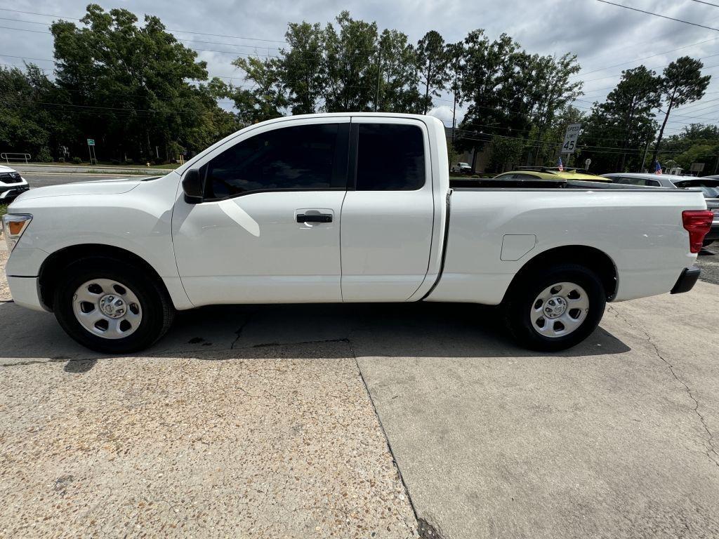 Nissan Titan  2022