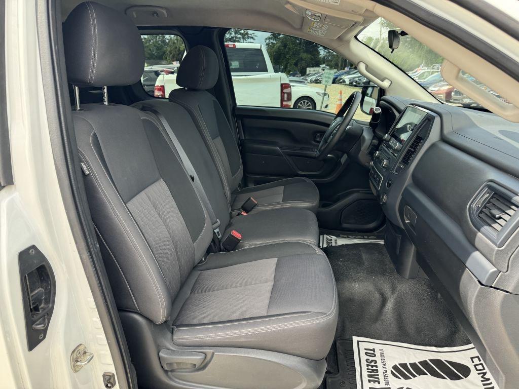 Nissan Titan  2022