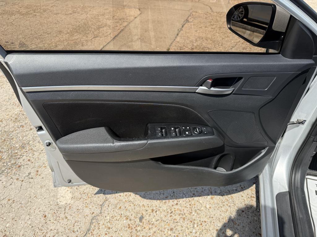 Hyundai Elantra  2020