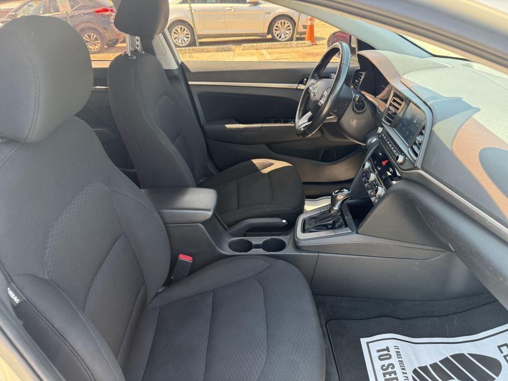 Hyundai Elantra  2020