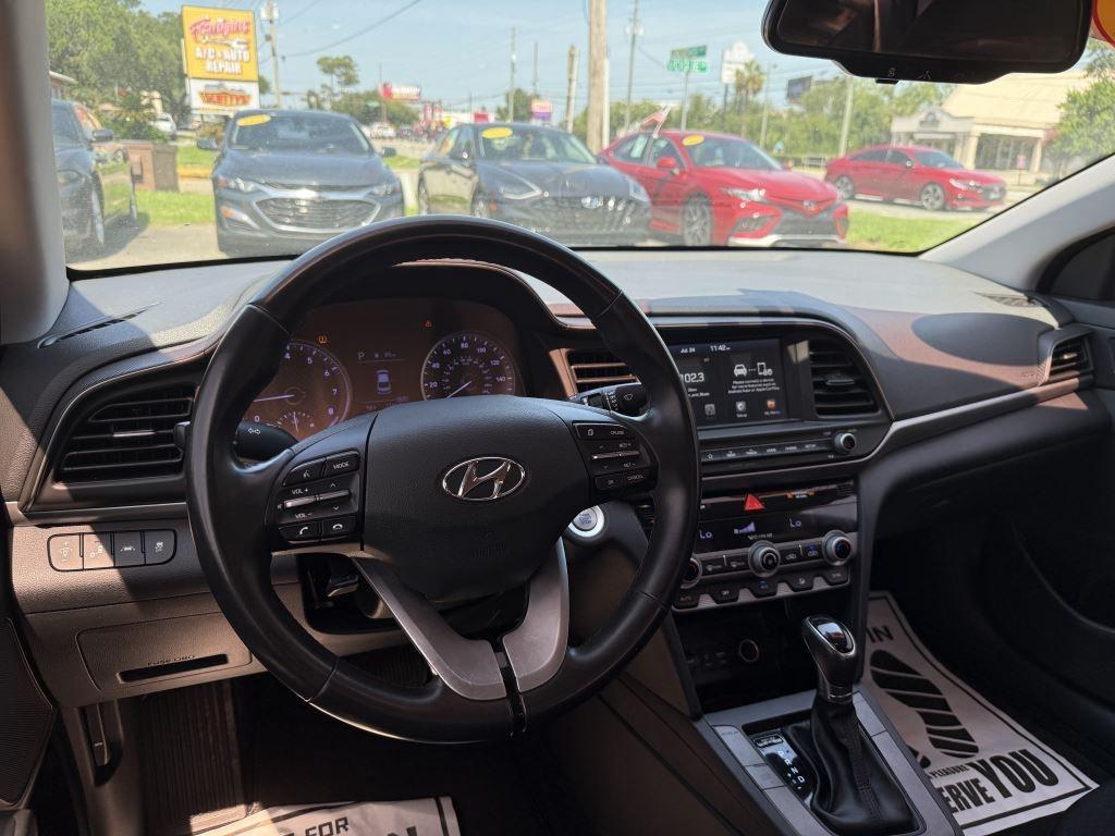 Hyundai Elantra  2020