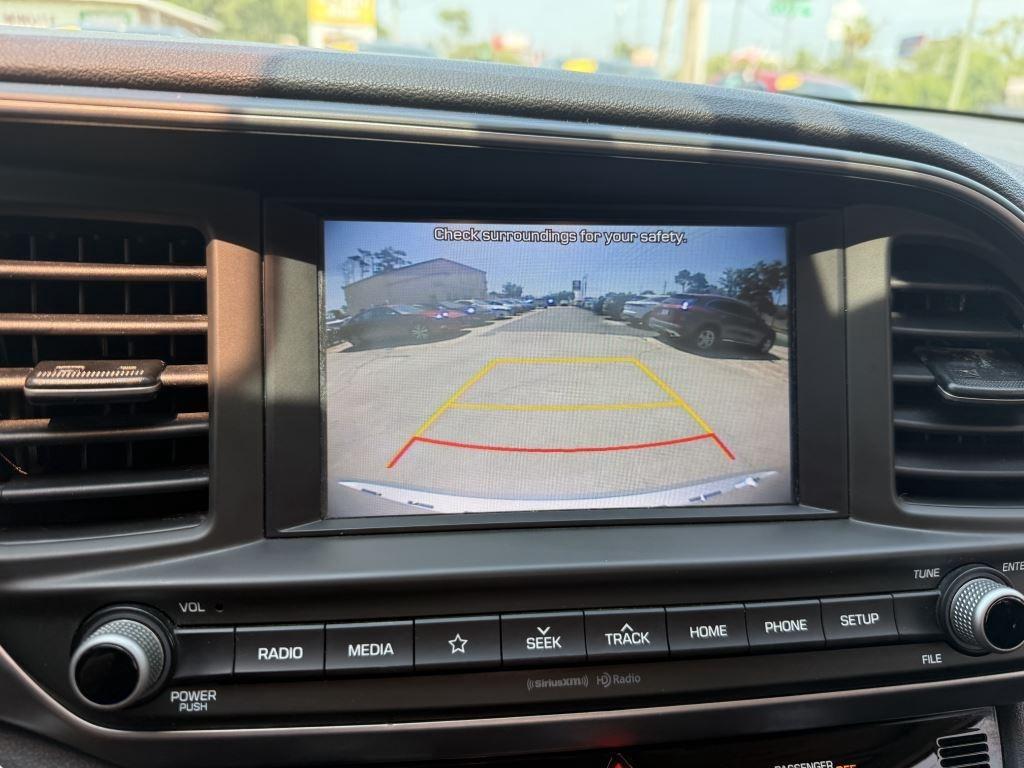 Hyundai Elantra  2020