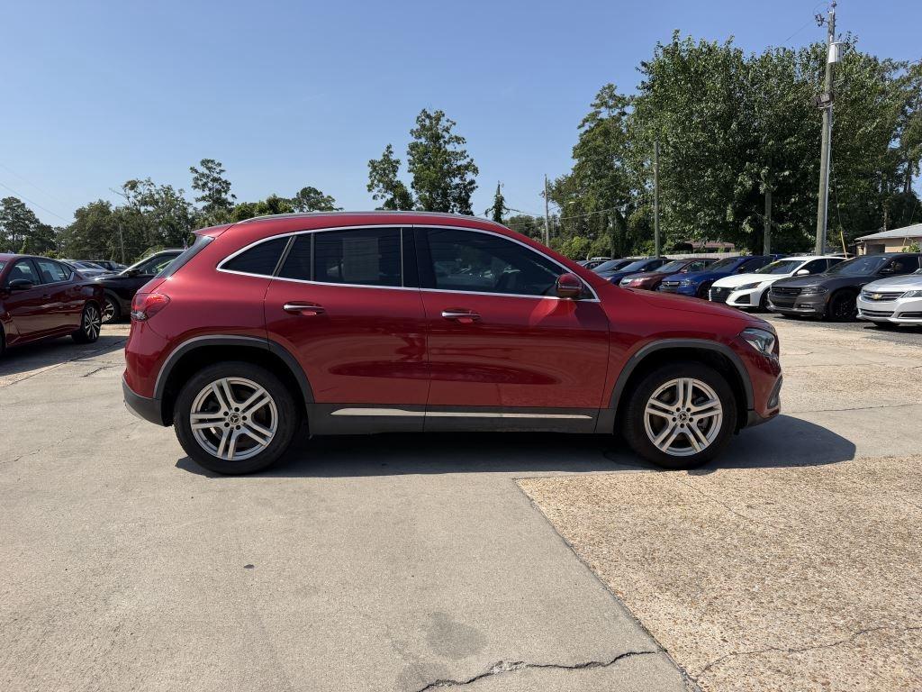 Mercedes-Benz GLA  2021