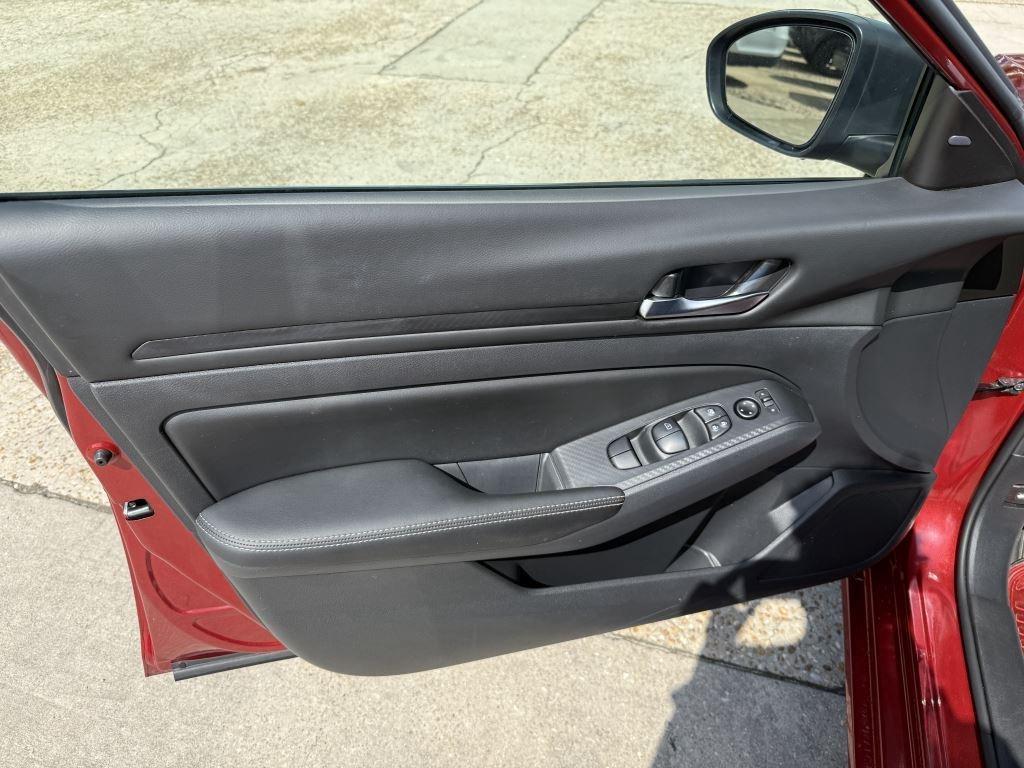 Nissan Altima  2024