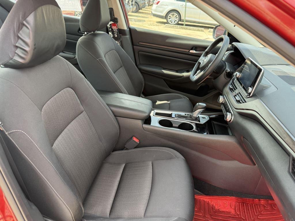 Nissan Altima  2024