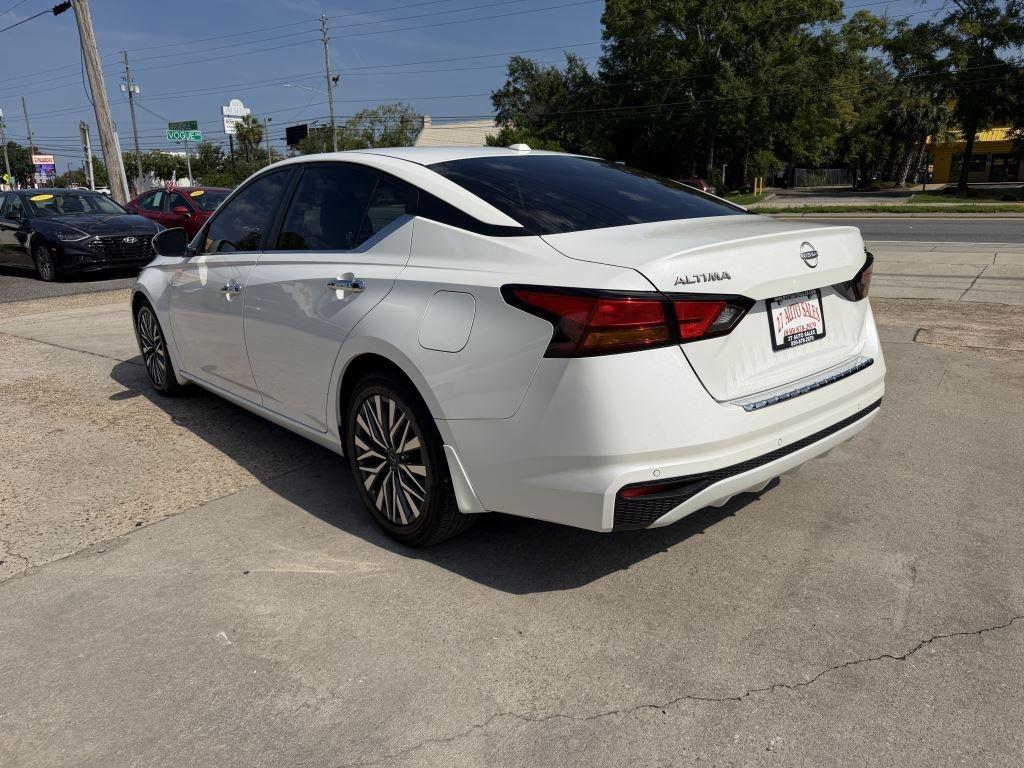 Nissan Altima  2023