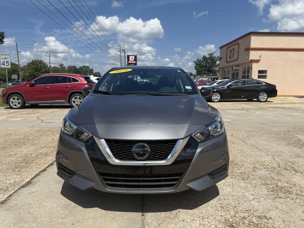 Nissan Versa  2021