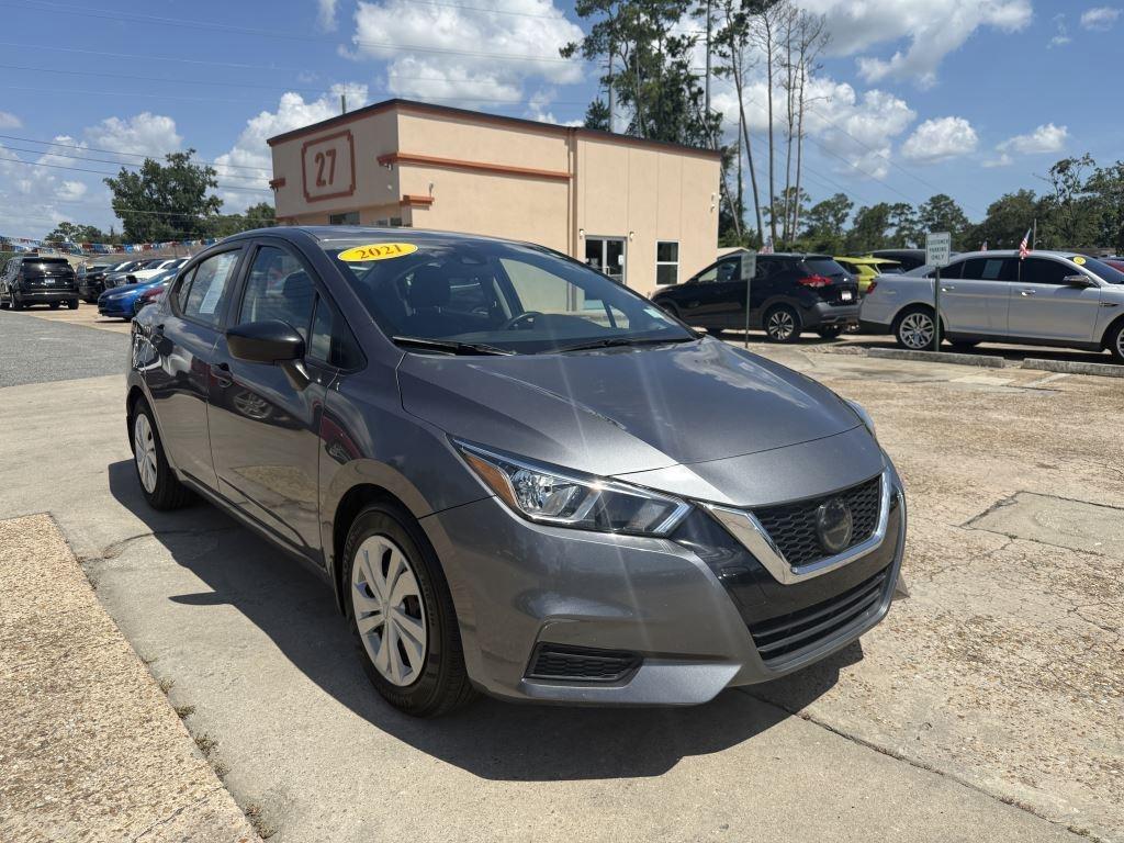 Nissan Versa  2021