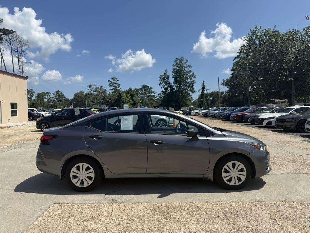 Nissan Versa  2021