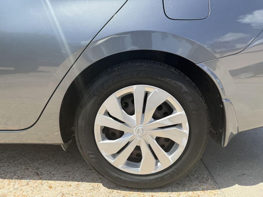 Nissan Versa  2021