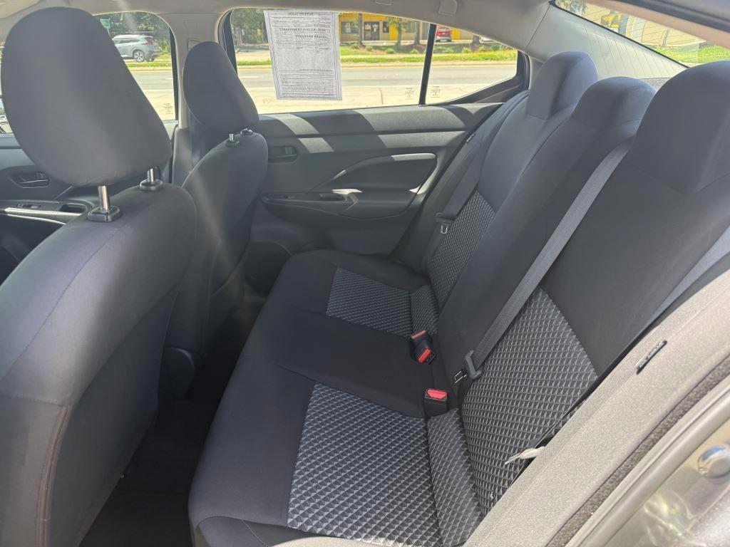 Nissan Versa  2021