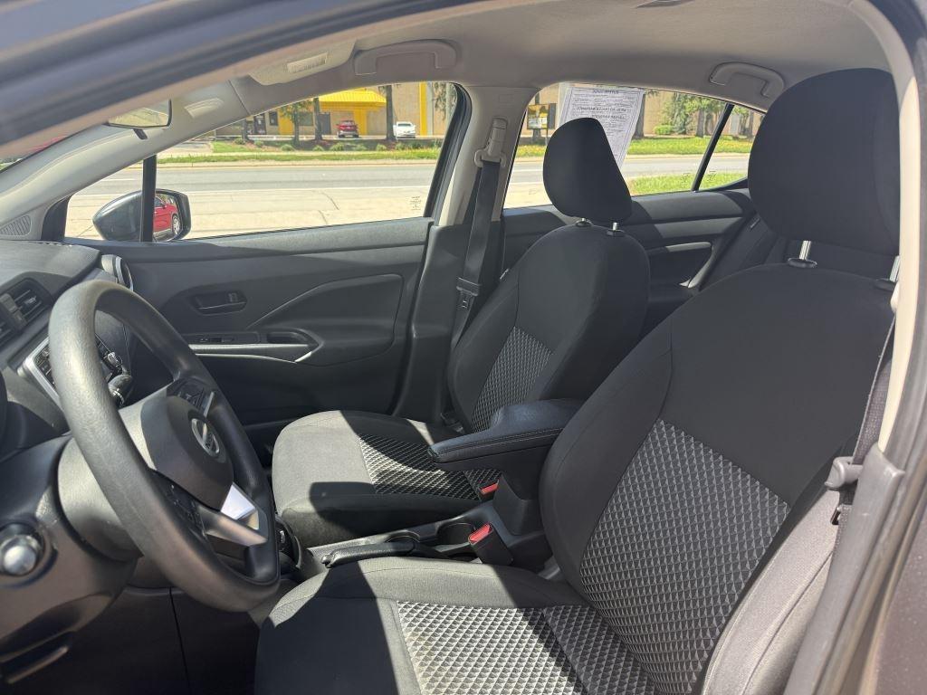 Nissan Versa  2021