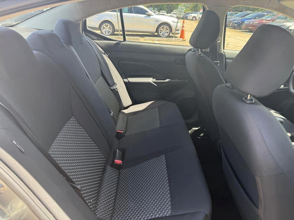 Nissan Versa  2021