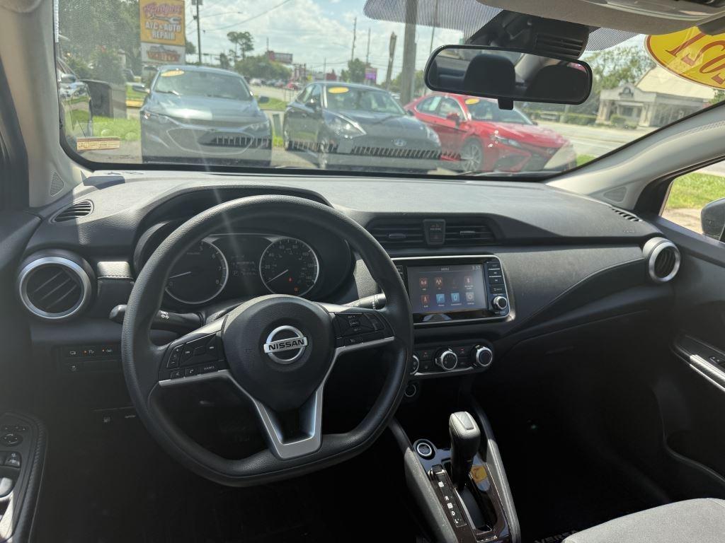 Nissan Versa  2021