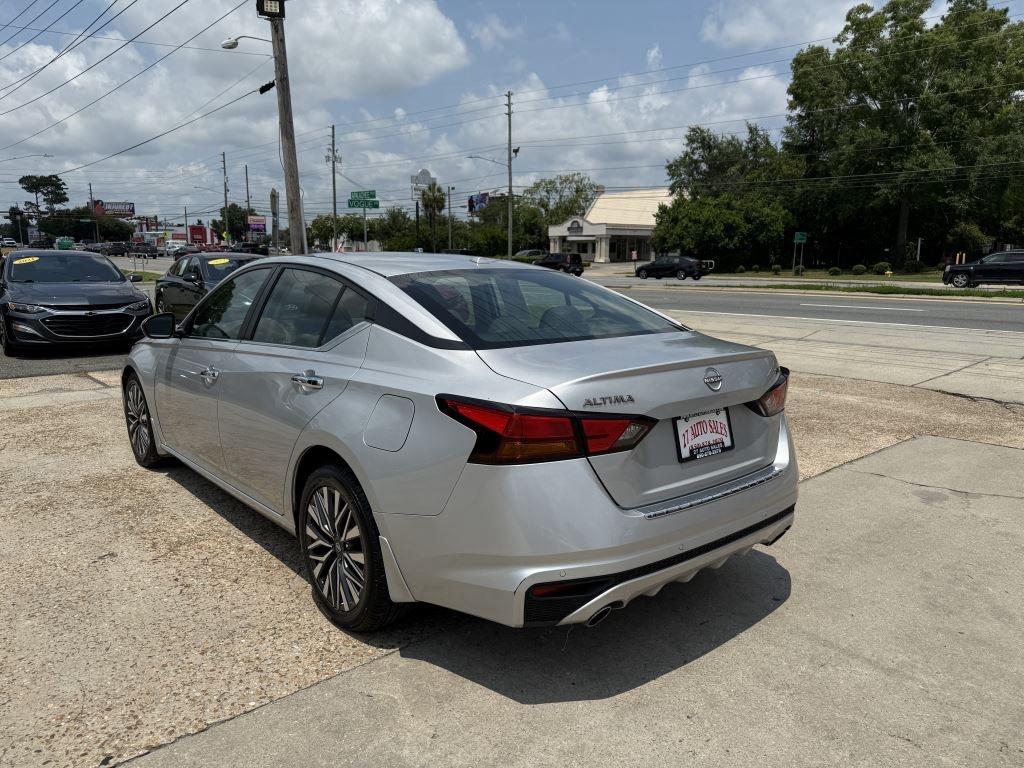 Nissan Altima  2023