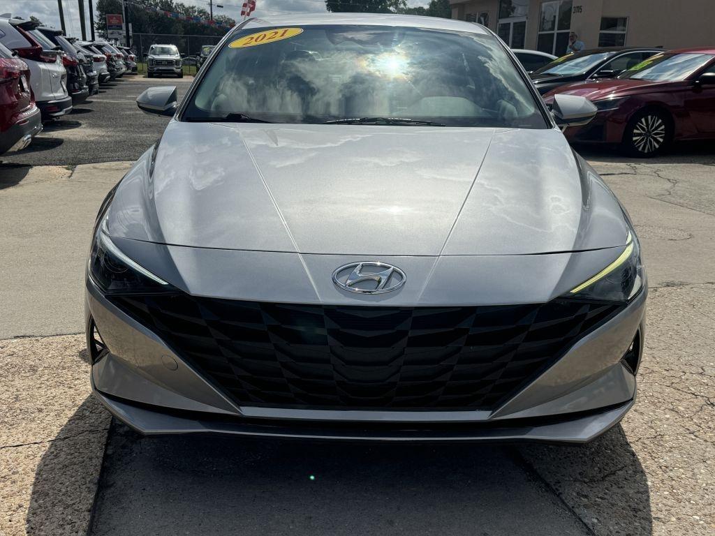 Hyundai Elantra  2021