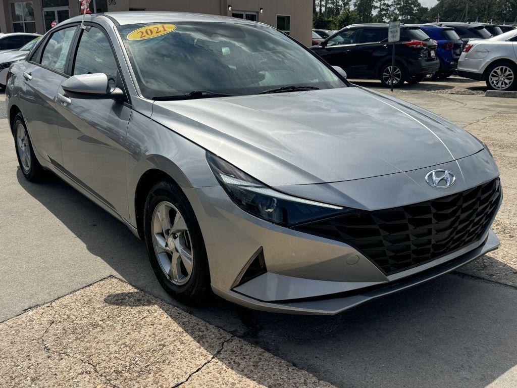 Hyundai Elantra  2021