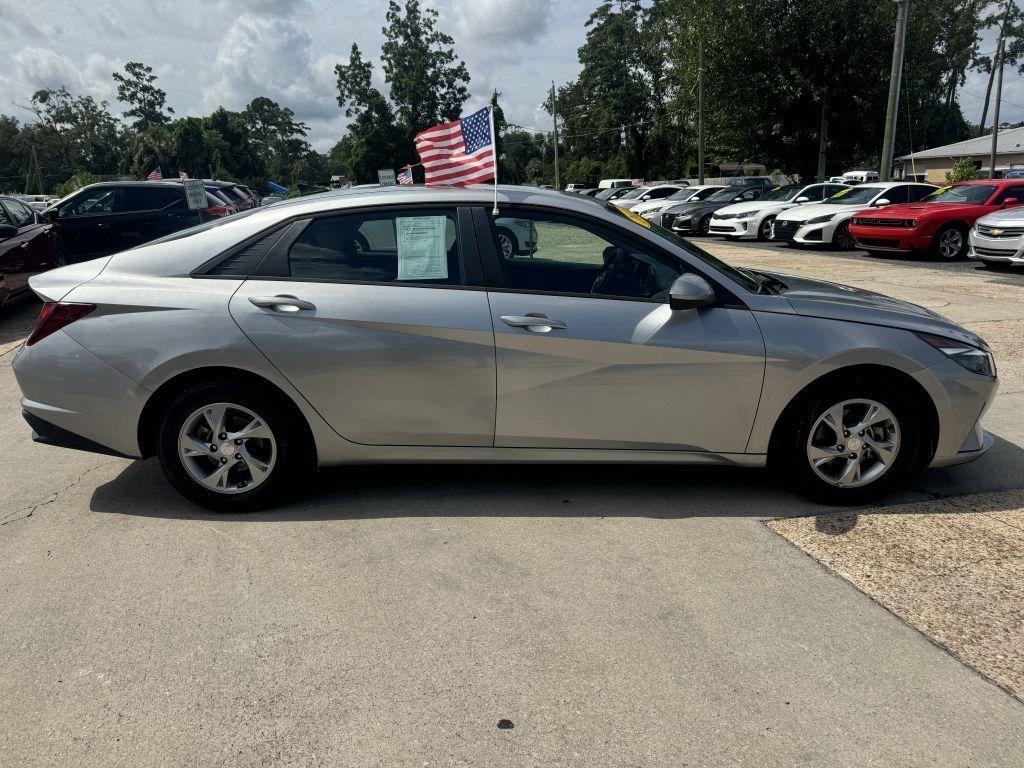 Hyundai Elantra  2021