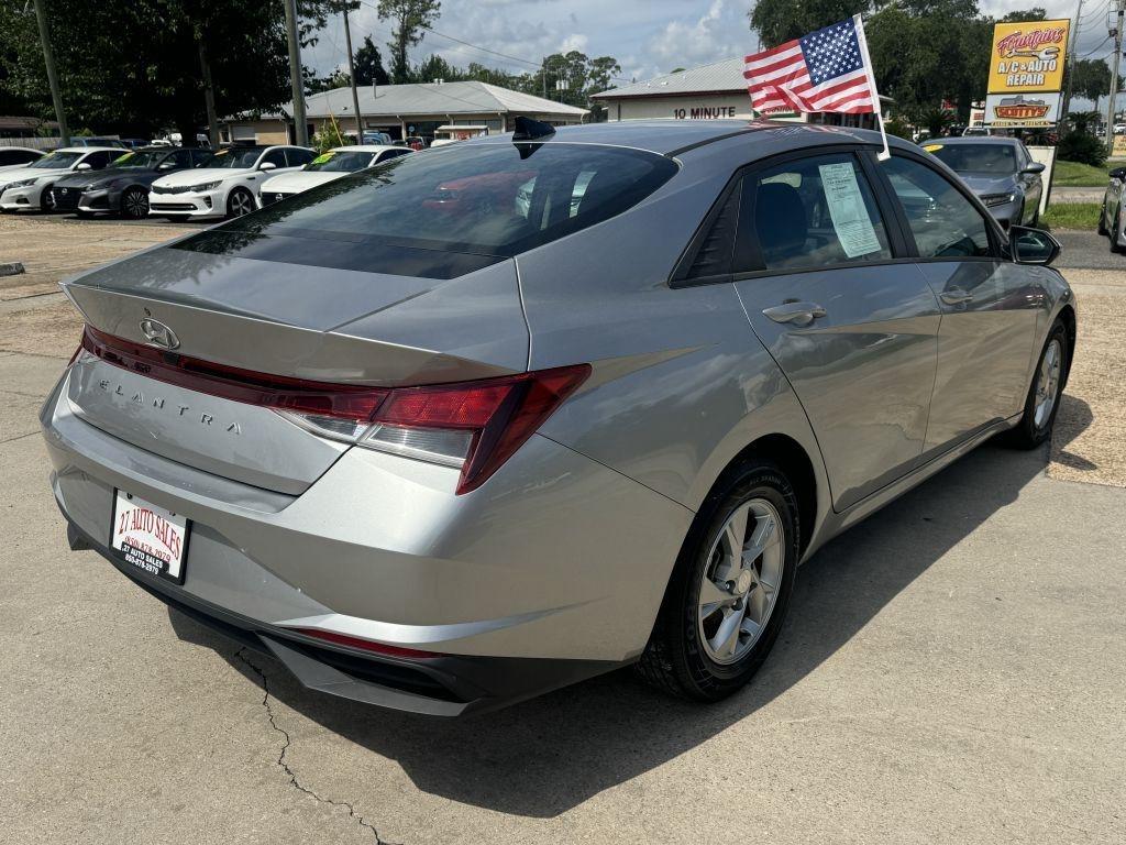 Hyundai Elantra  2021