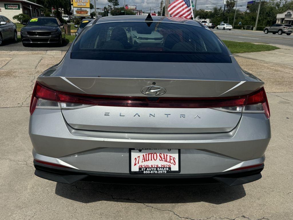 Hyundai Elantra  2021