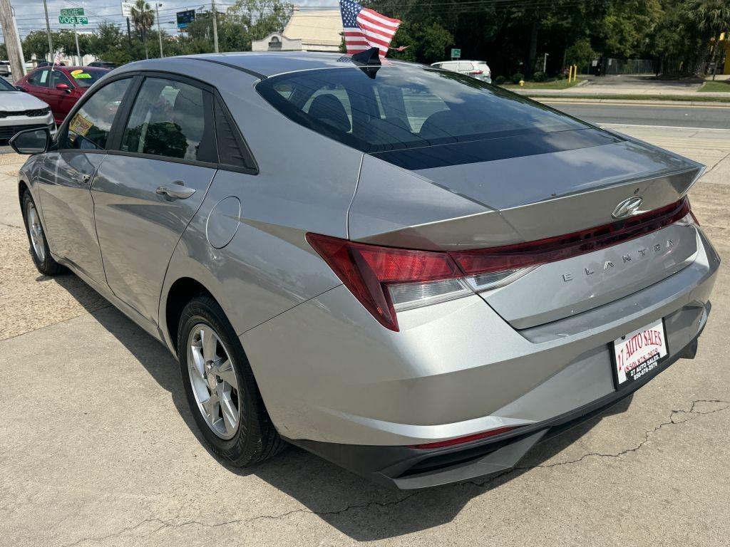 Hyundai Elantra  2021