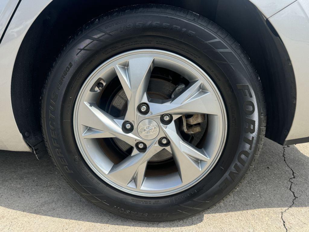 Hyundai Elantra  2021