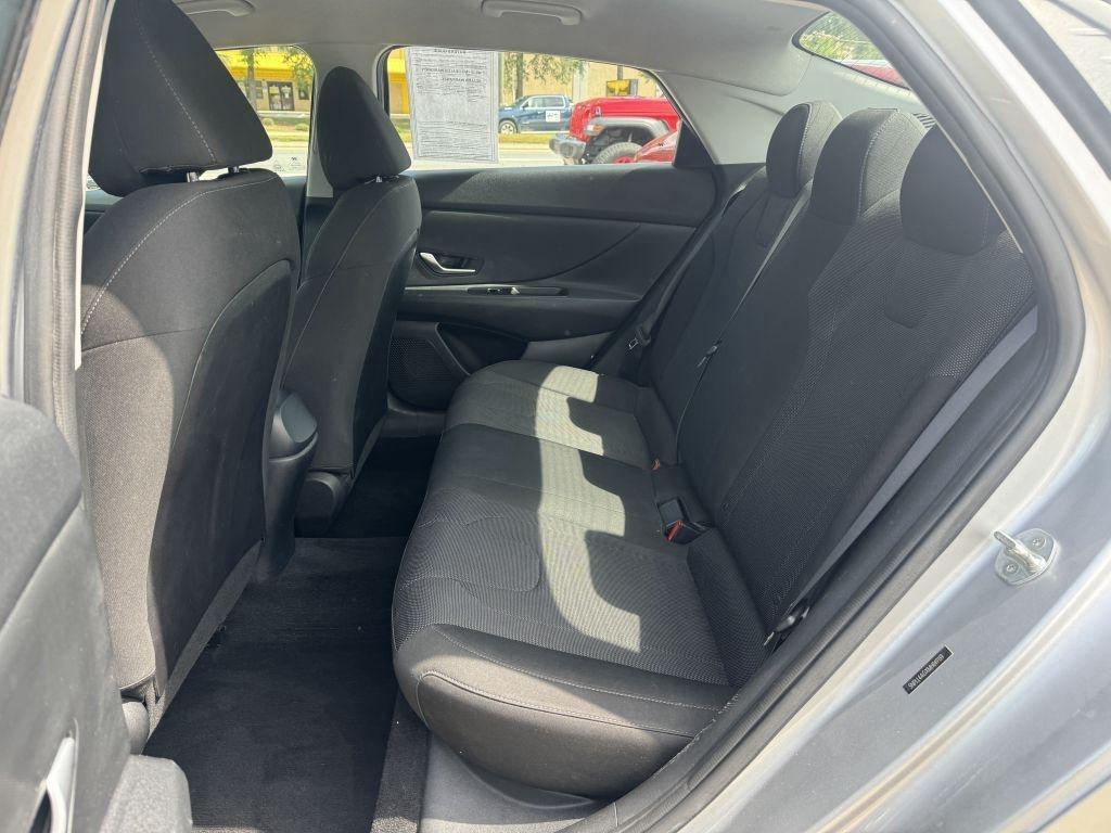 Hyundai Elantra  2021