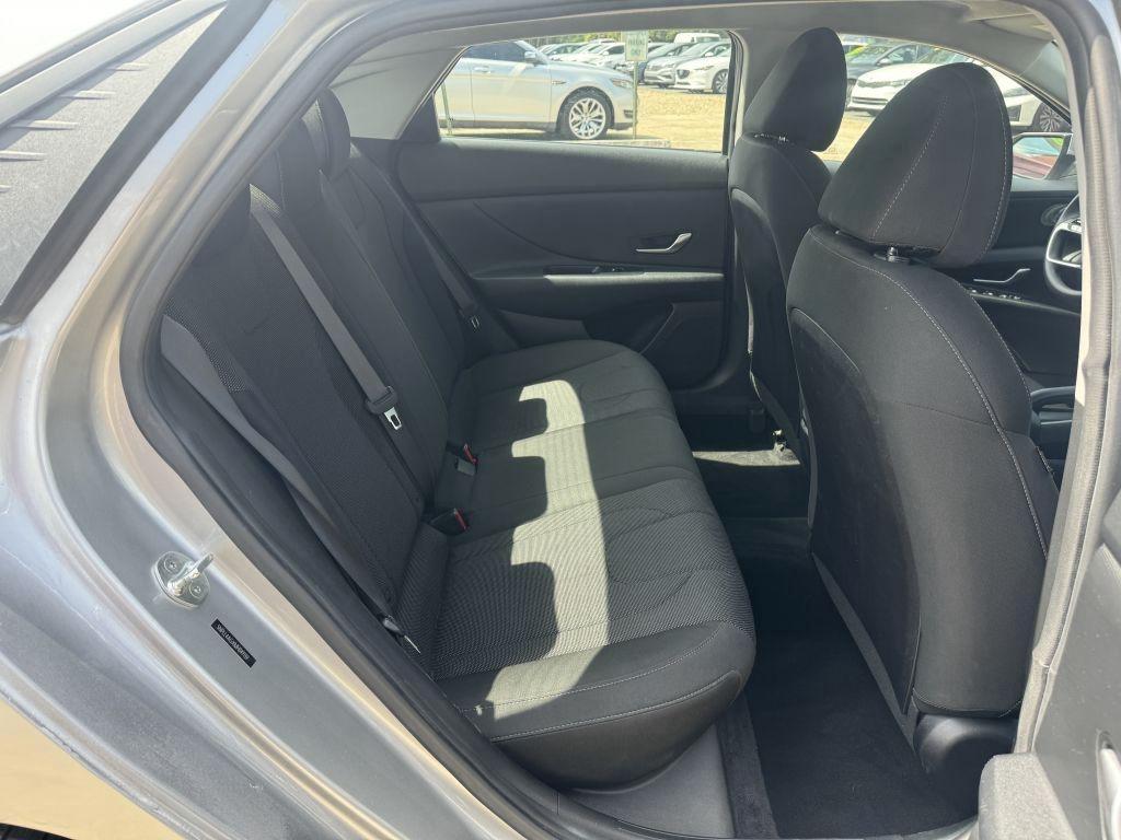 Hyundai Elantra  2021