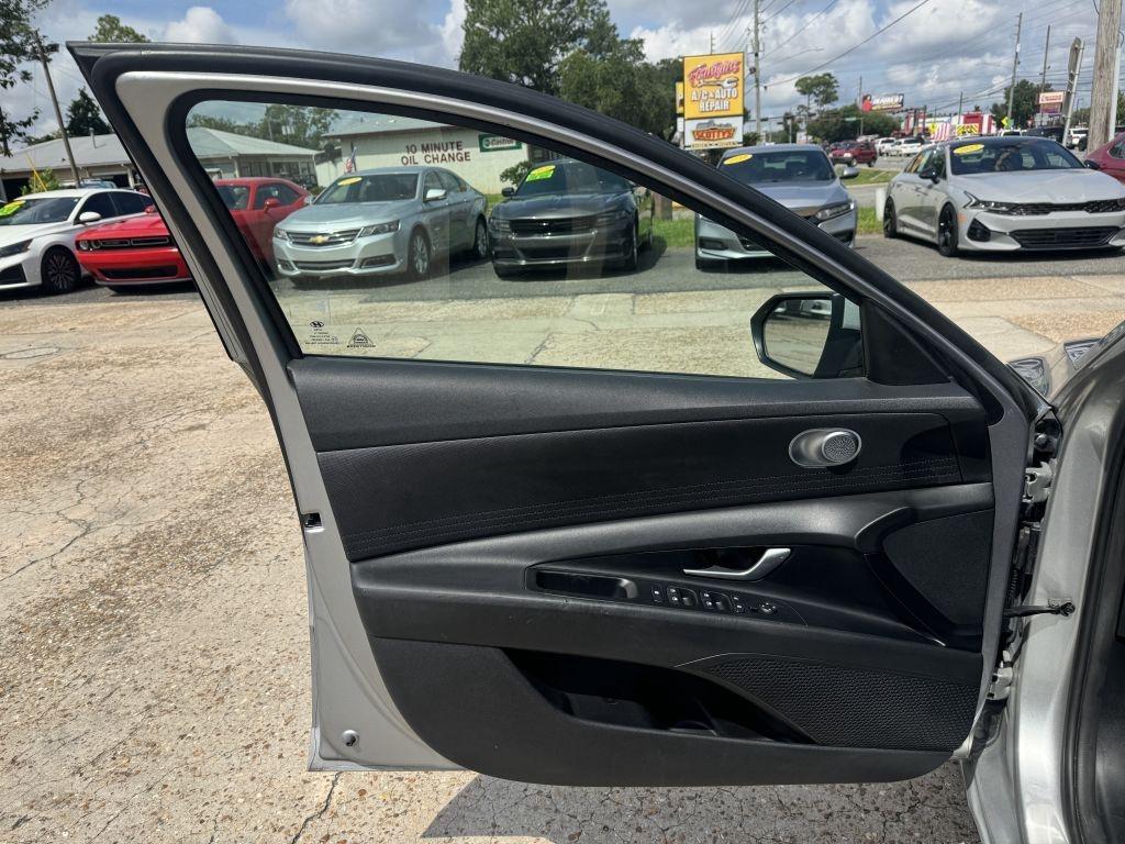 Hyundai Elantra  2021