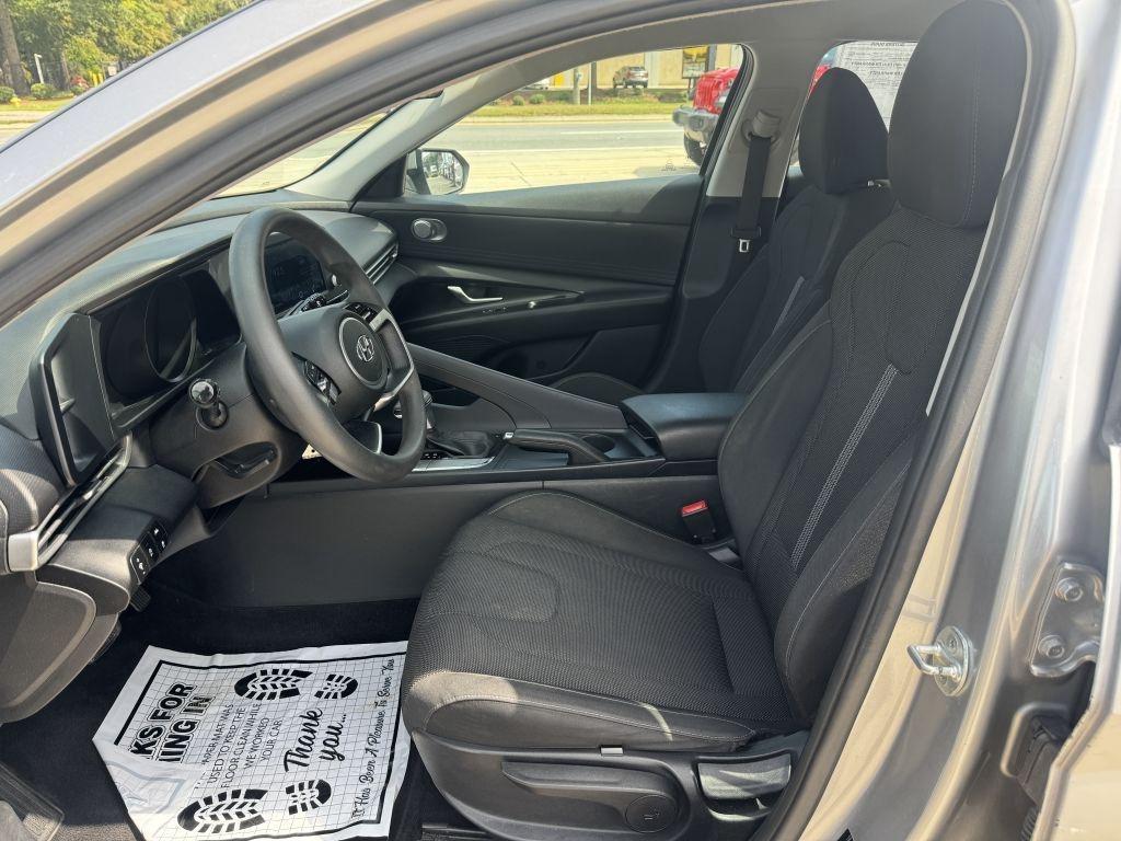 Hyundai Elantra  2021