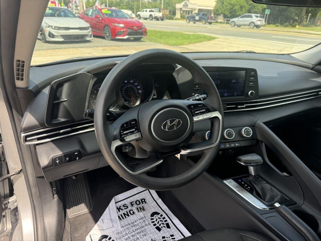 Hyundai Elantra  2021