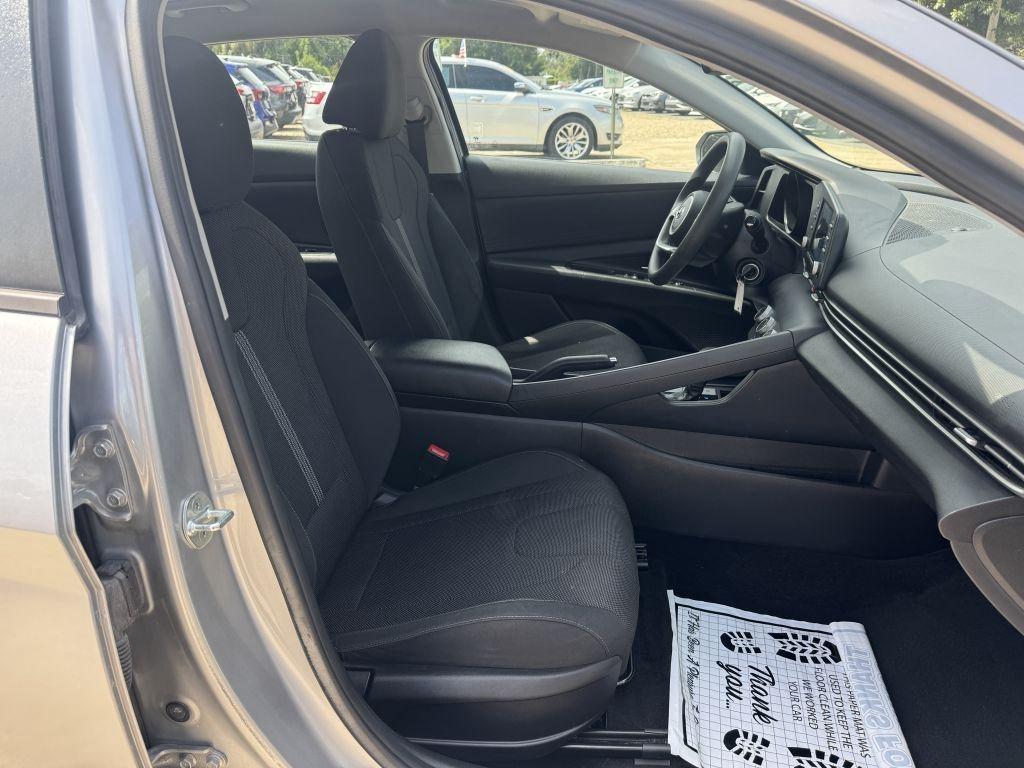 Hyundai Elantra  2021