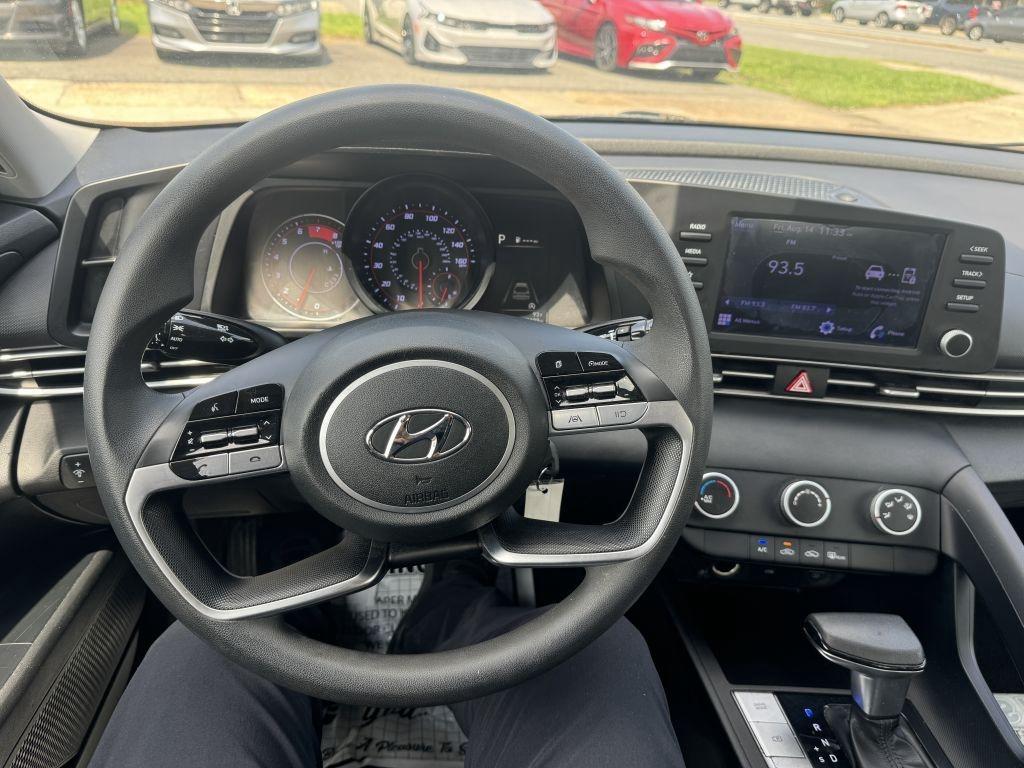 Hyundai Elantra  2021