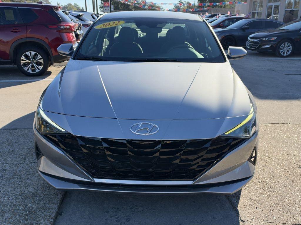 Hyundai Elantra  2022