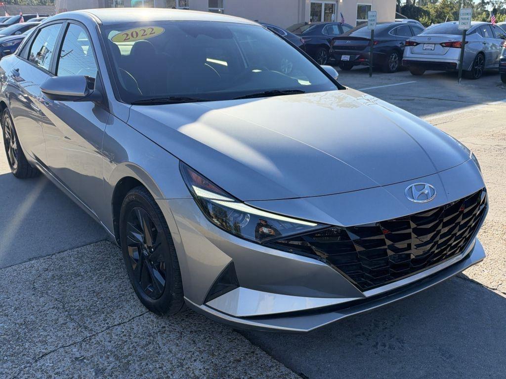 Hyundai Elantra  2022