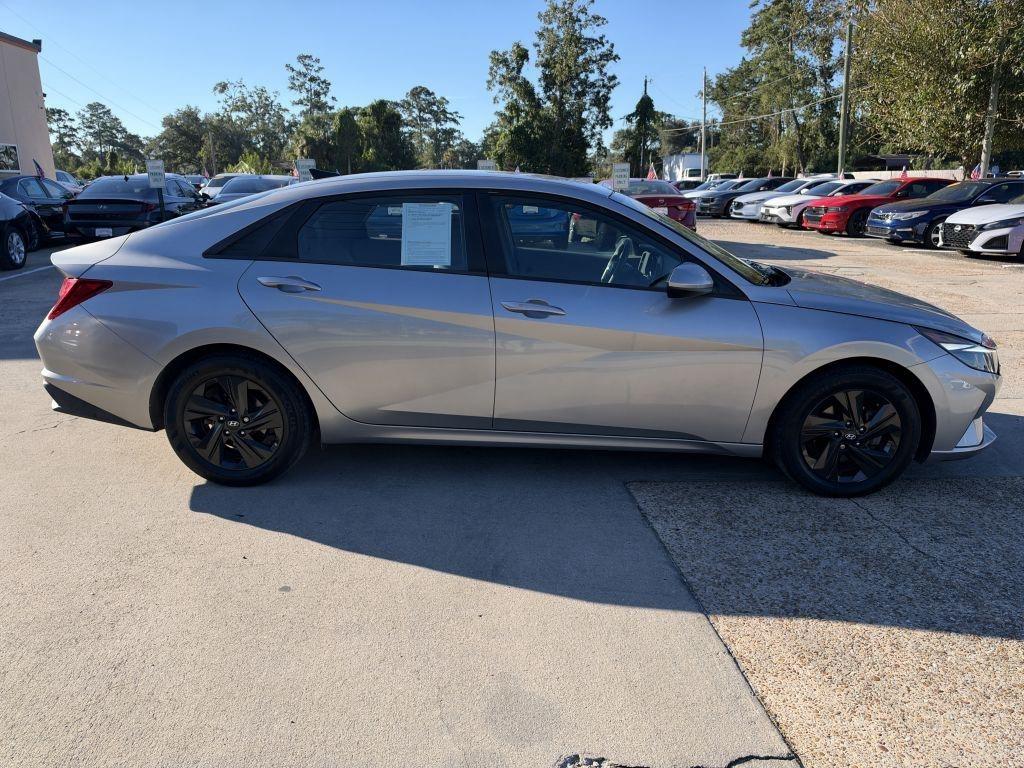Hyundai Elantra  2022