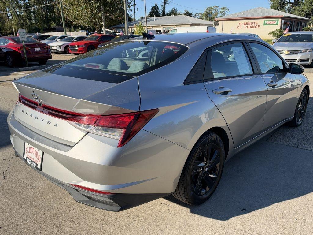 Hyundai Elantra  2022