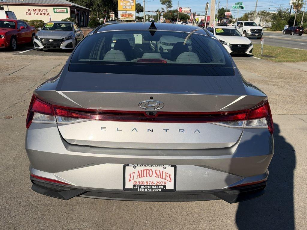 Hyundai Elantra  2022