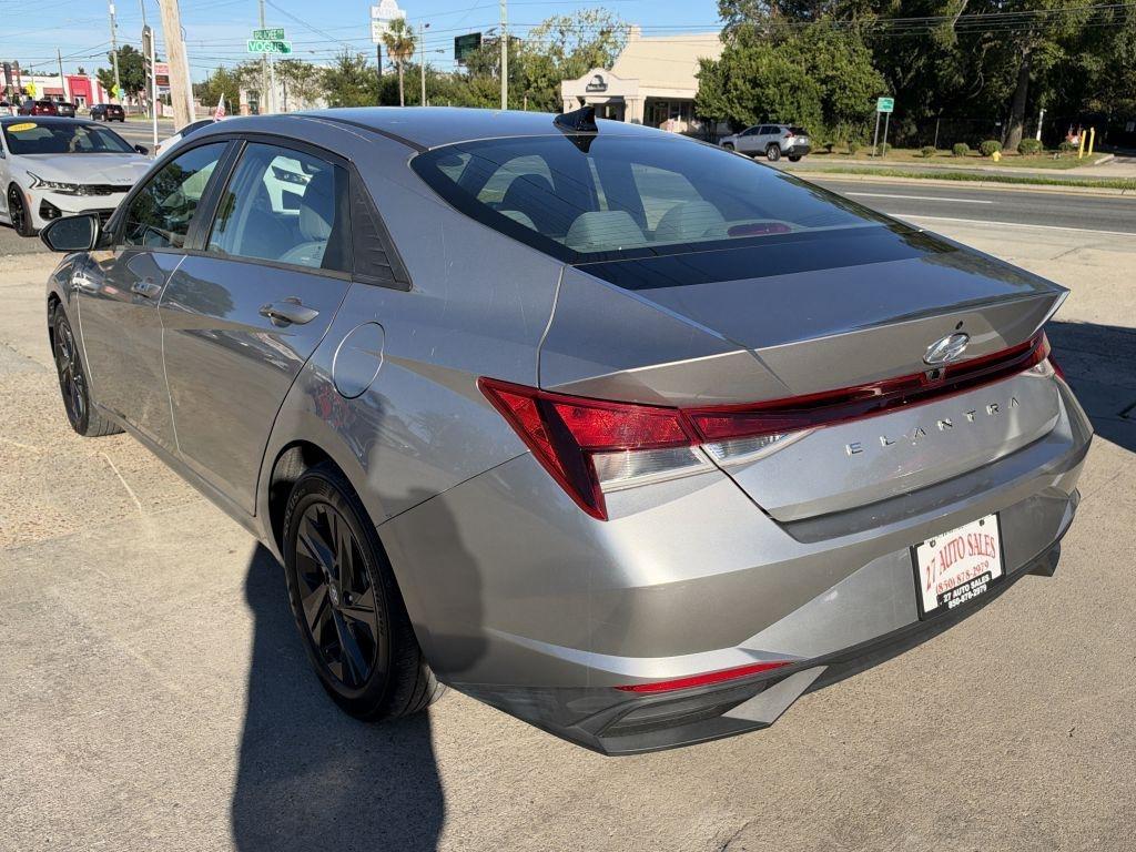 Hyundai Elantra  2022