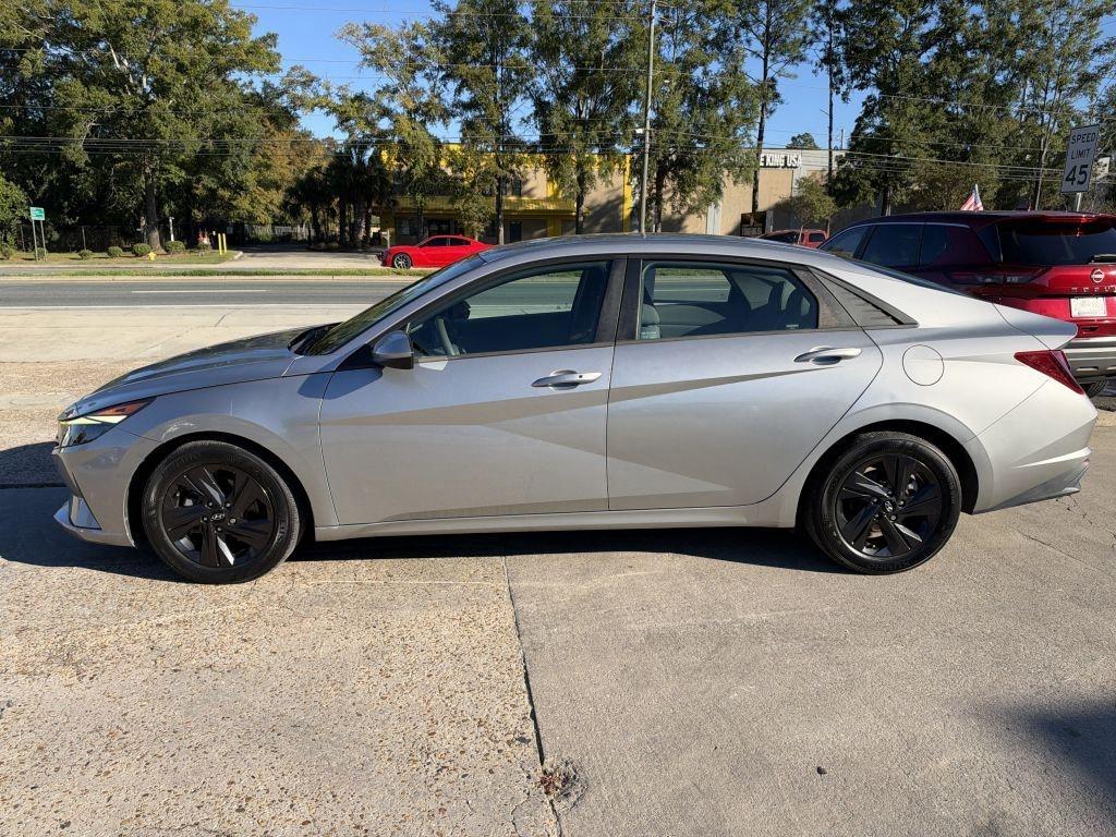 Hyundai Elantra  2022