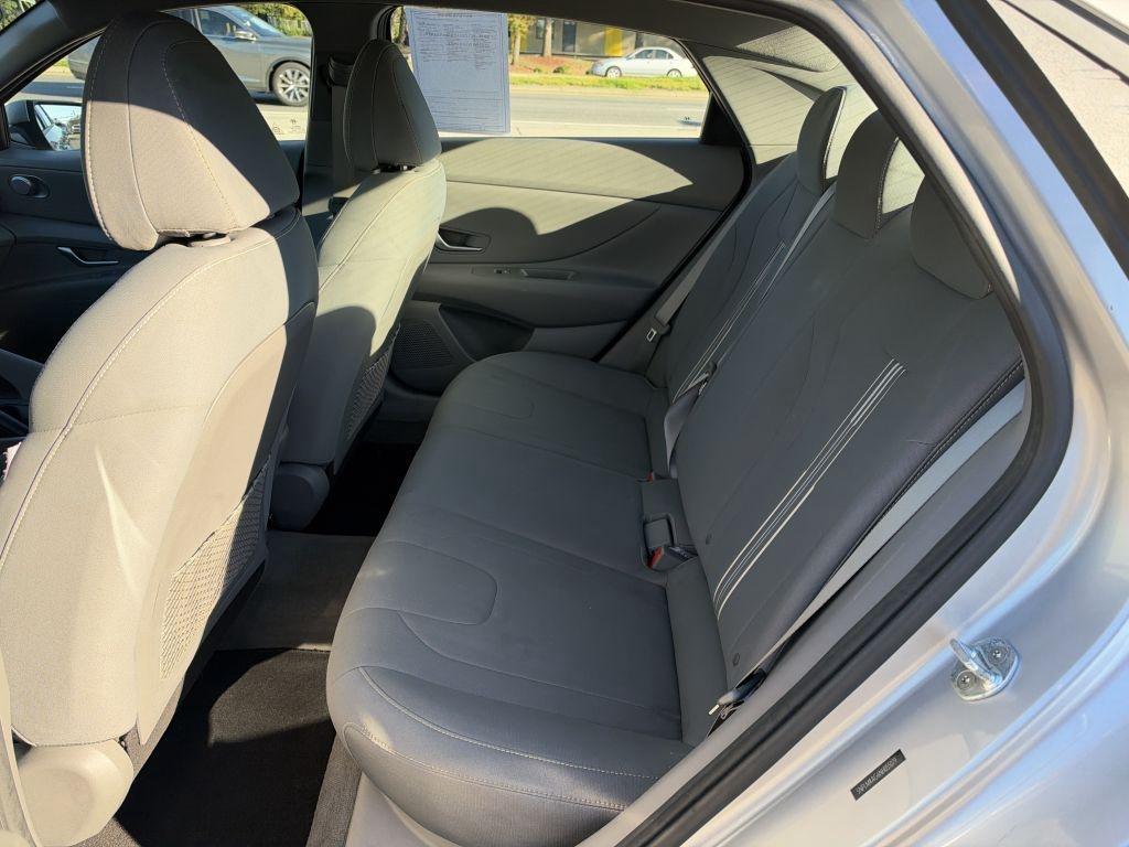 Hyundai Elantra  2022