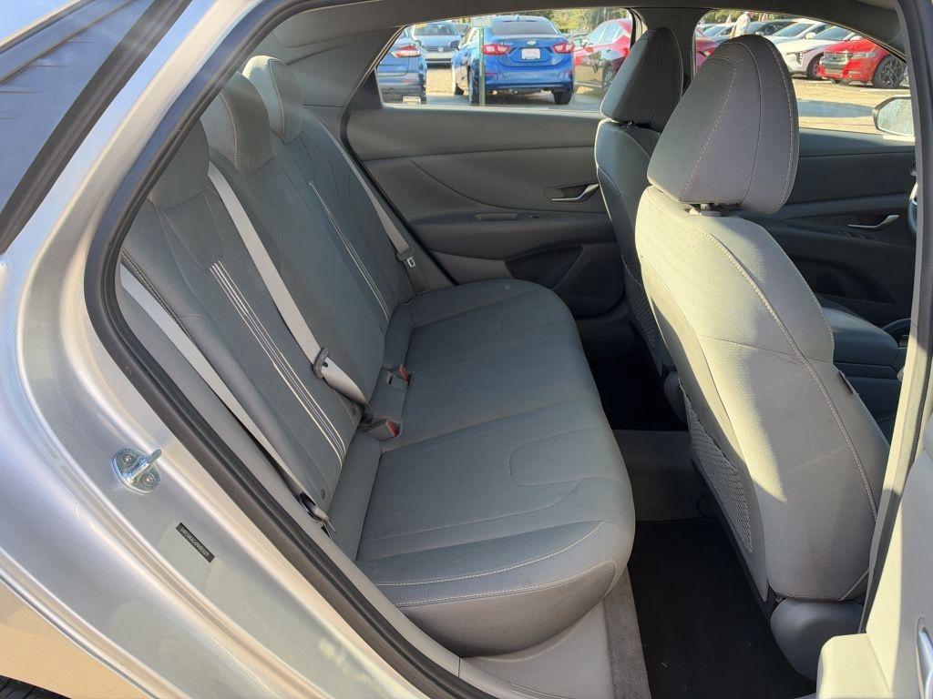 Hyundai Elantra  2022