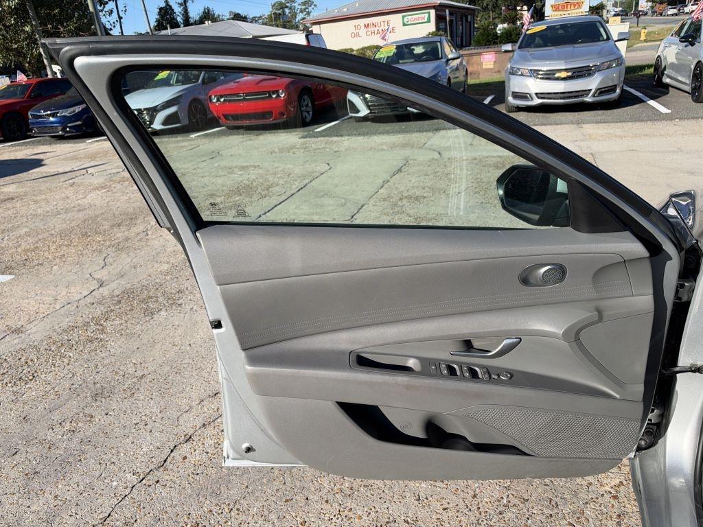 Hyundai Elantra  2022