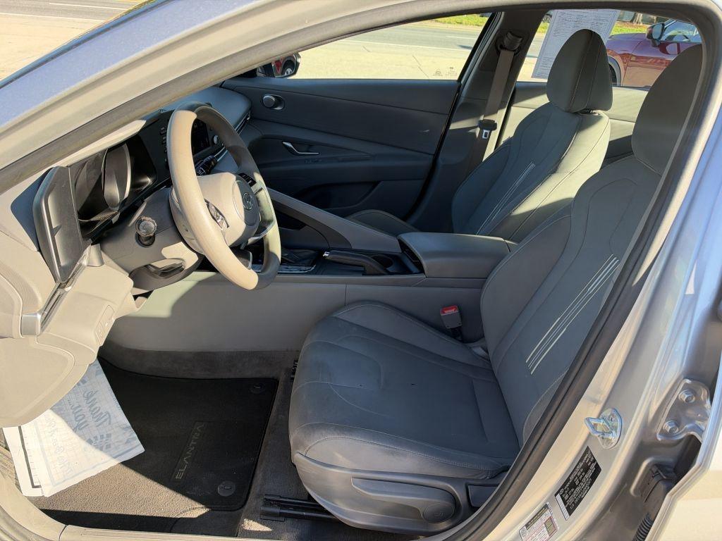 Hyundai Elantra  2022