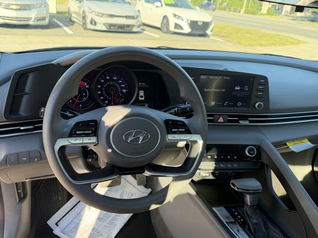 Hyundai Elantra  2022