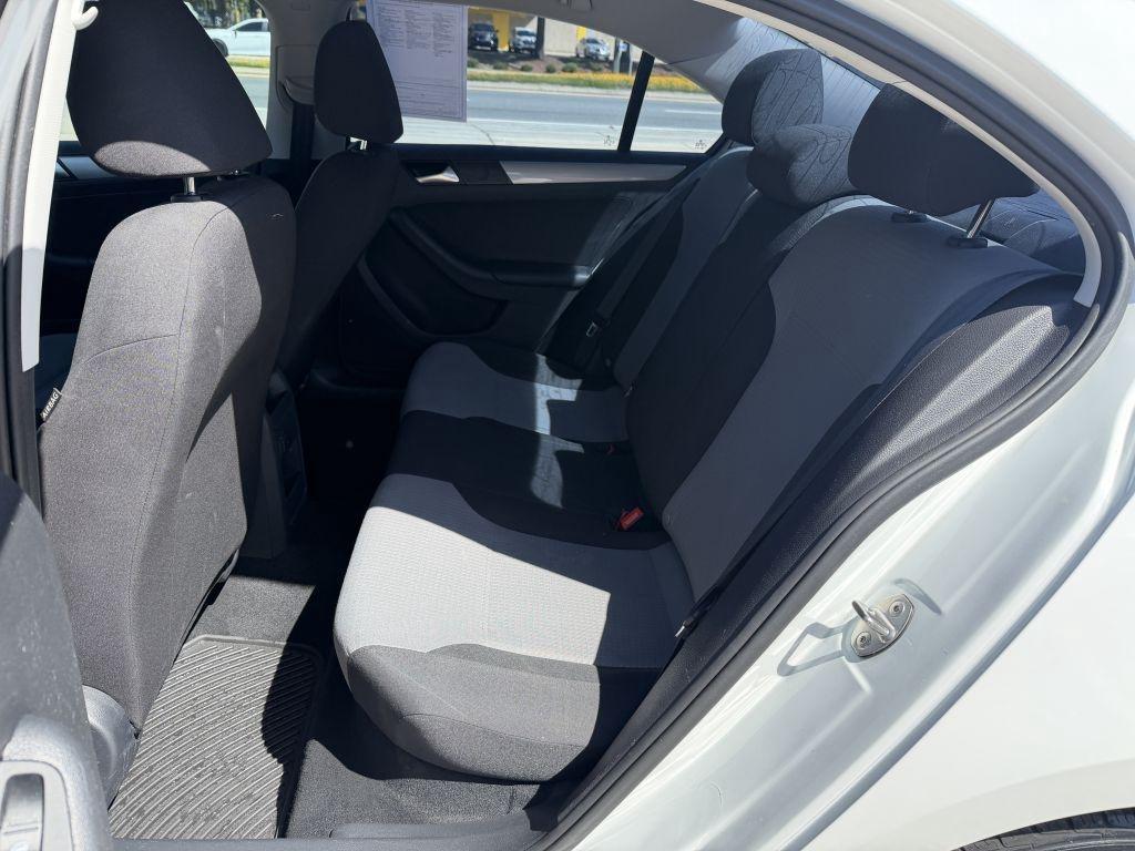 Volkswagen Jetta  2017