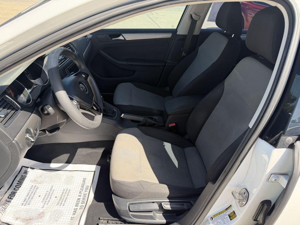 Volkswagen Jetta  2017