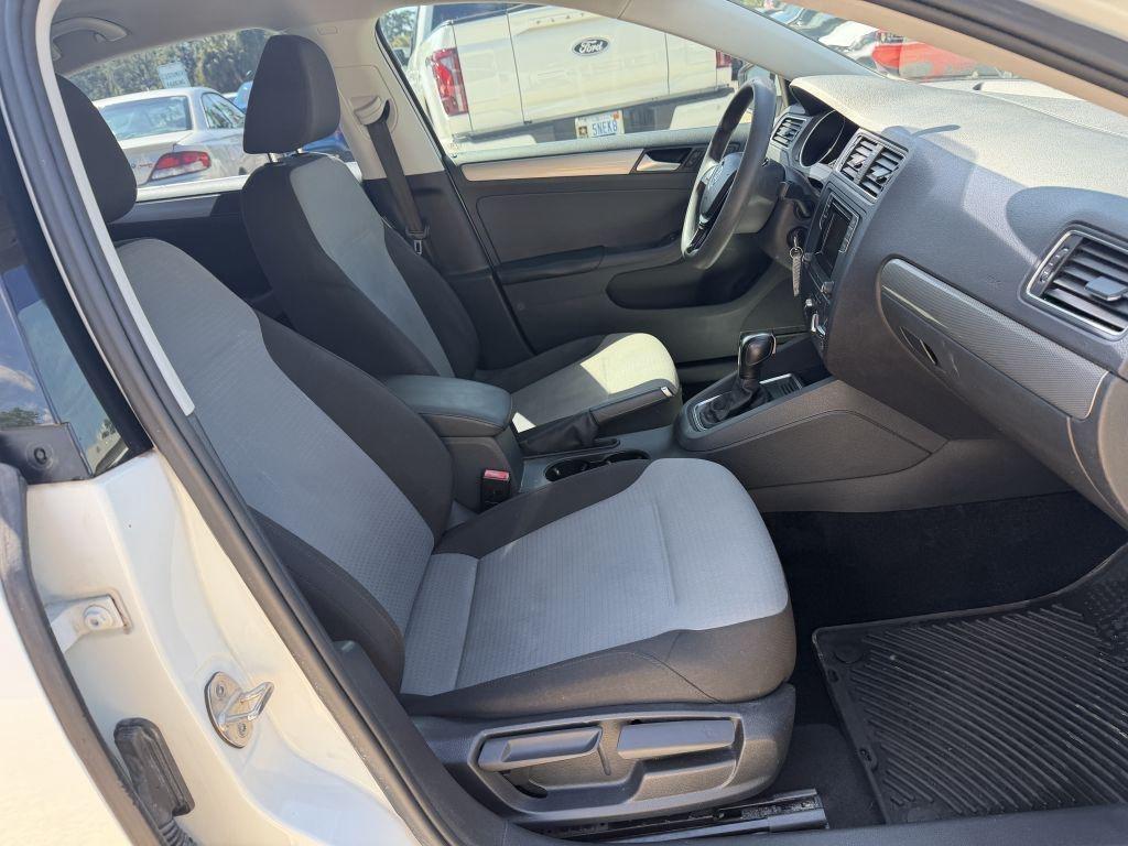 Volkswagen Jetta  2017