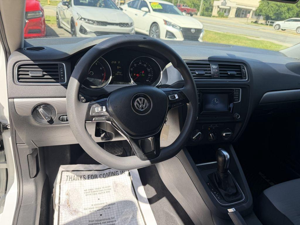 Volkswagen Jetta  2017