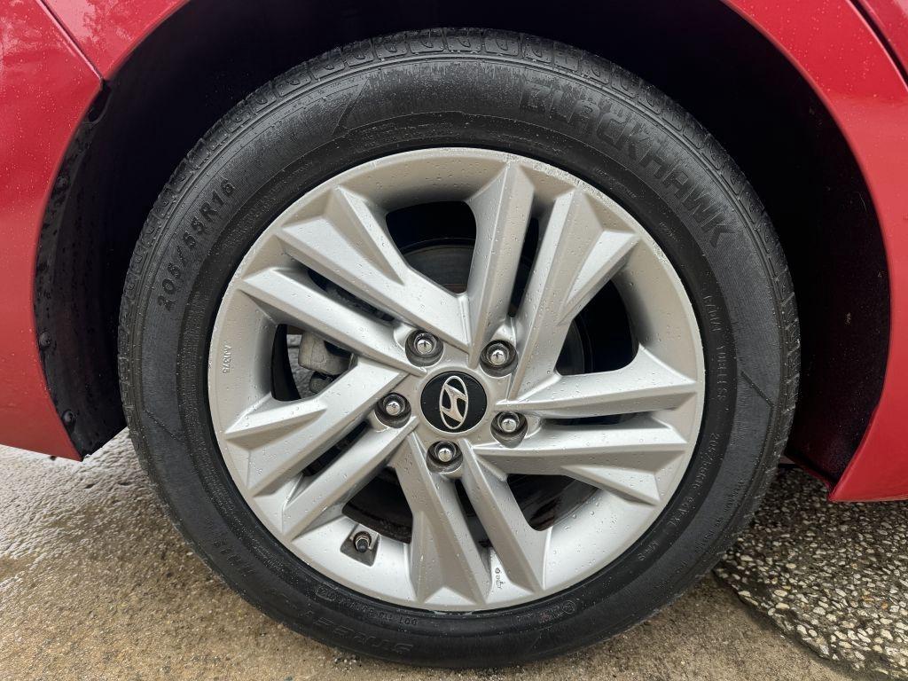 Hyundai Elantra  2019